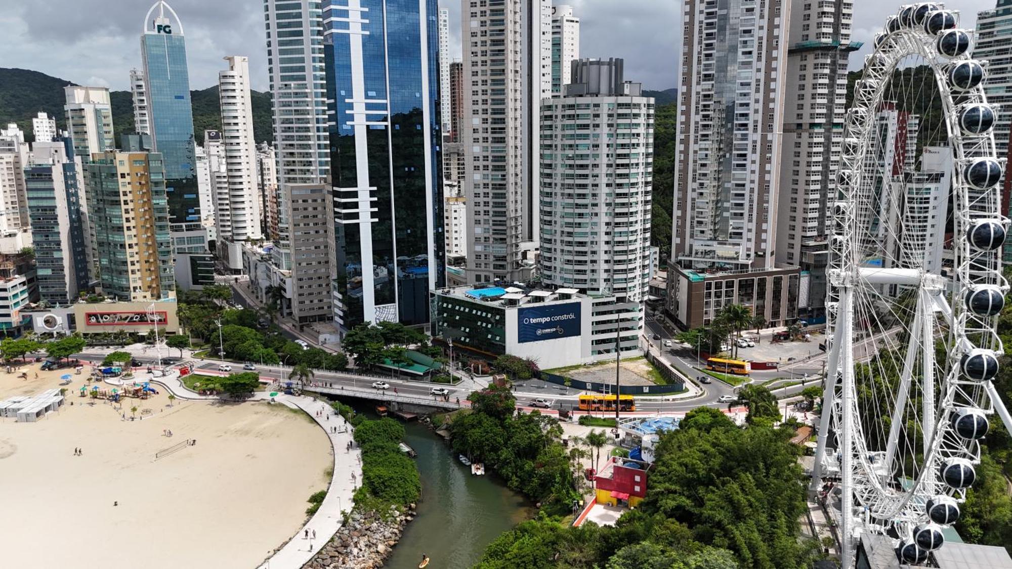 Apartamento Flat Dubai - Frente Roda Gigante - Piscina Frente Mar - Excepcional *