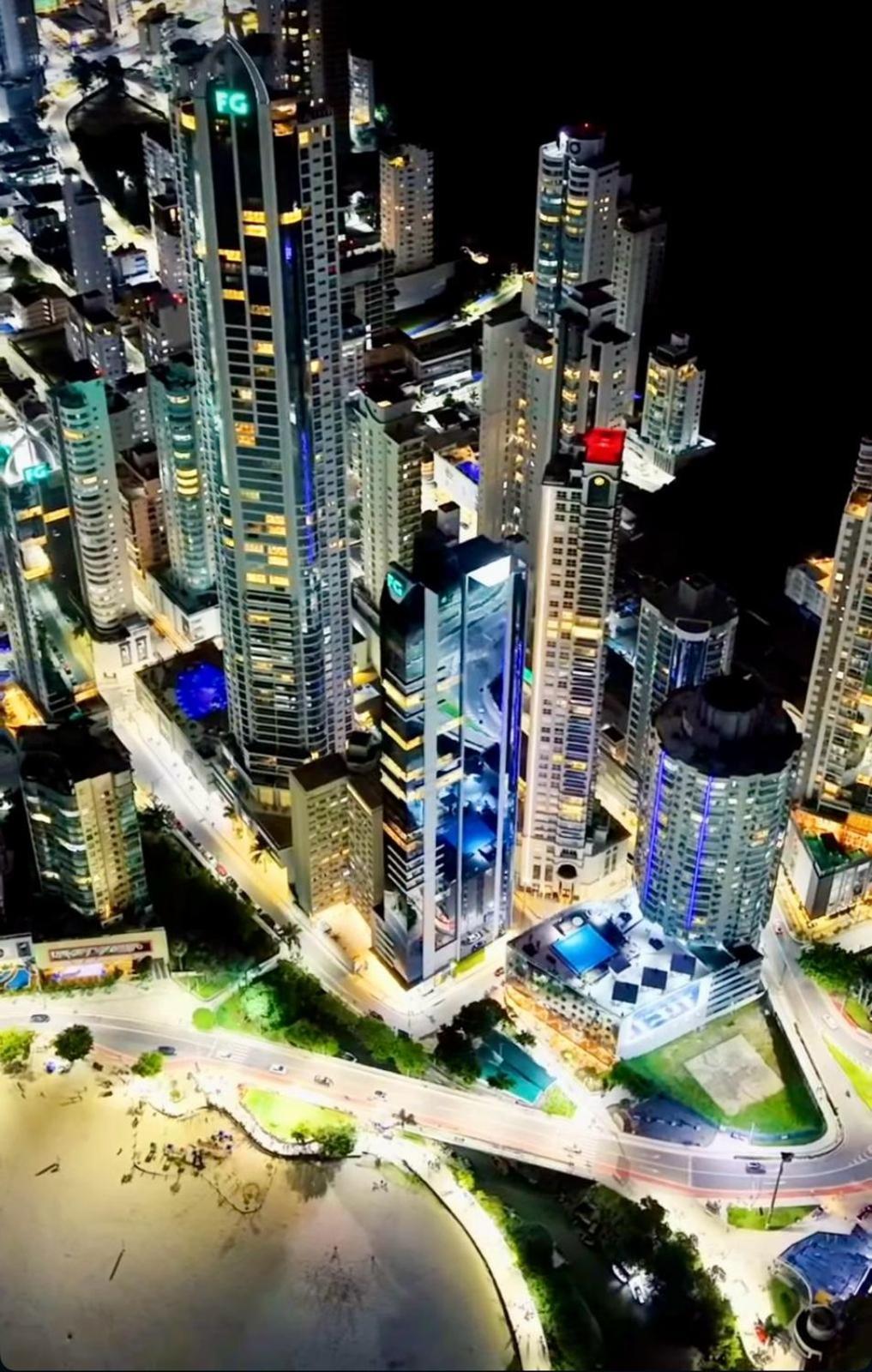 Apartamento Flat Dubai - Frente Roda Gigante - Piscina Frente Mar - Excepcional