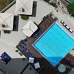 Flat Dubai - Frente Roda Gigante - Piscina Frente Mar - Excepcional
