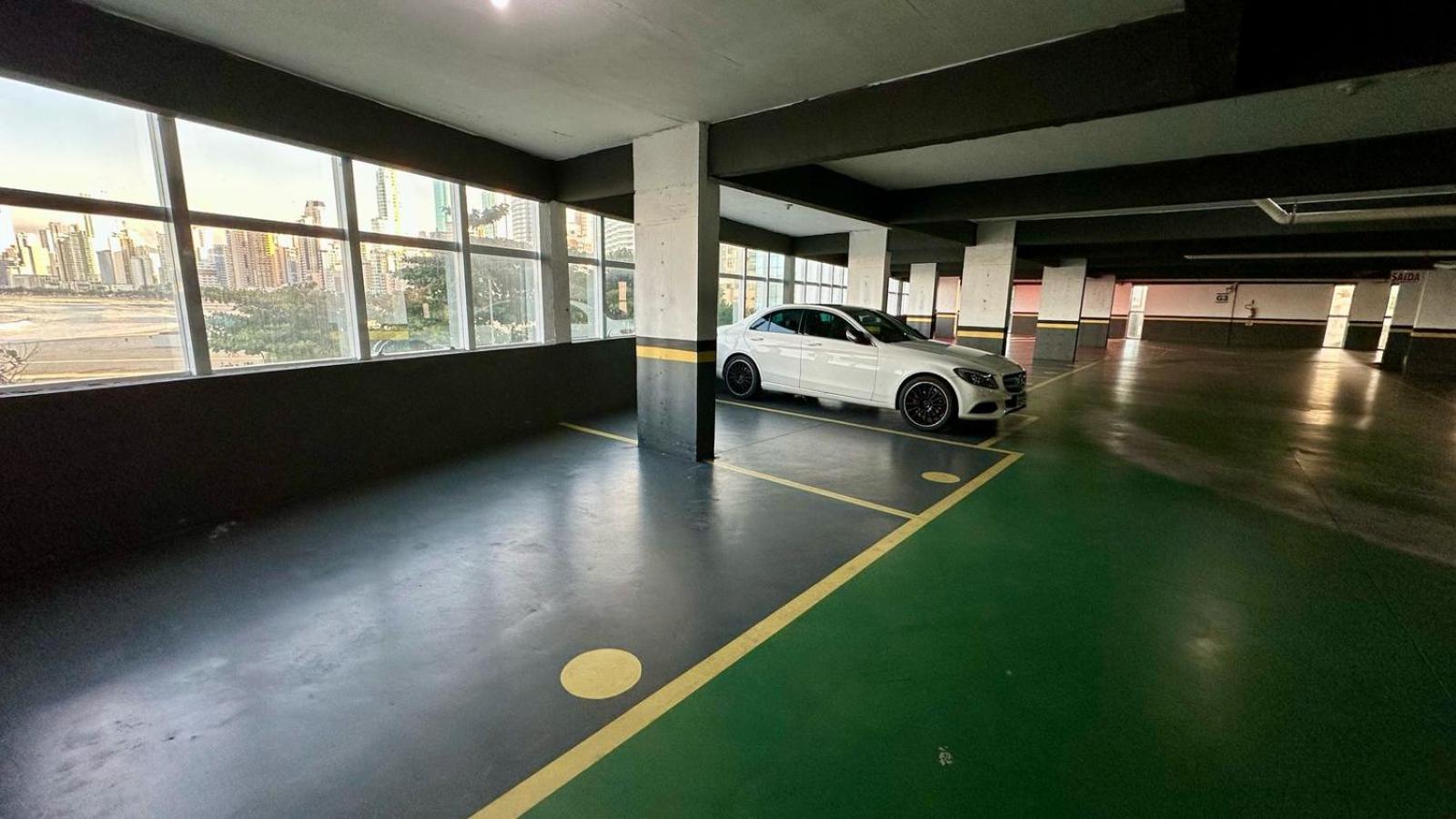 Apartamento Flat Dubai - Frente Roda Gigante - Piscina Frente Mar - Excepcional *